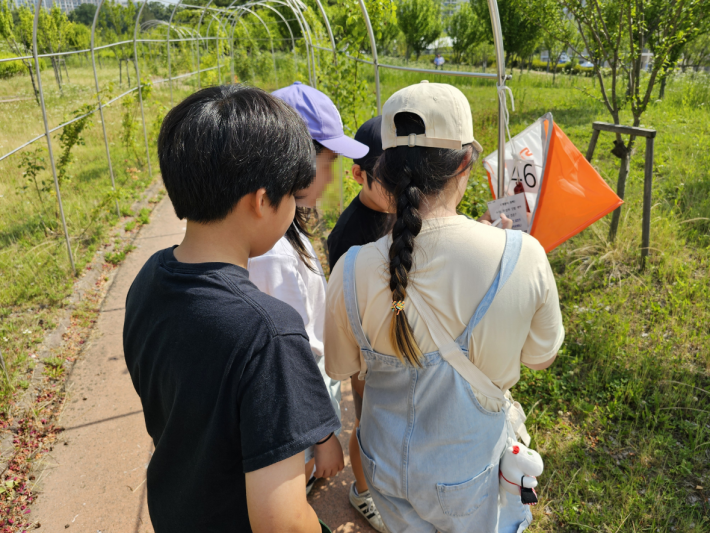 [희망등대] 수원미래교육협력지구 공원 속 보물찾기 6월 활동 사진